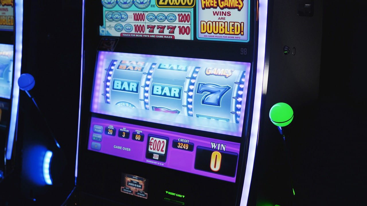 Session history panel showing recent spins and win history